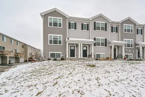 2469 Bella Dr, Pingree Grove, IL 60140