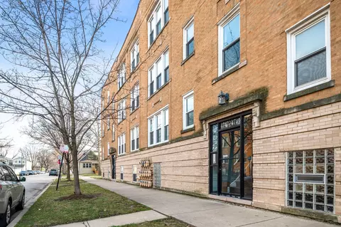 4749 W Roscoe St #1, Chicago, IL 60641