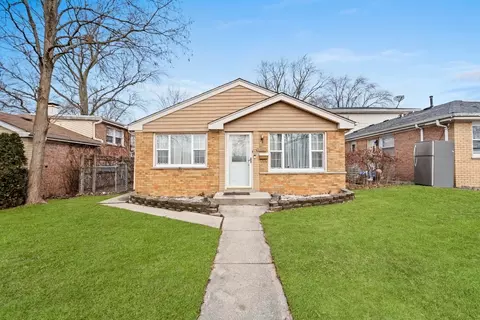 2740 Orchard St, Blue Island, IL 60406