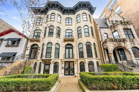 1526 W Monroe St #201, Chicago, IL 60607