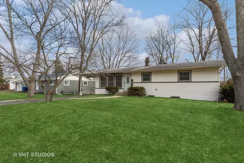 5357 Westview Ln, Lisle, IL 60532