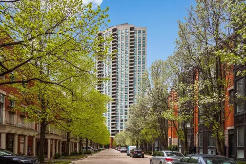 501 N Clinton St #1206, Chicago, IL 60654