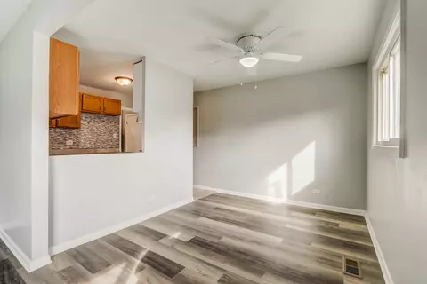 1180 Ash Rd, Hoffman Estates, IL 60169 photo 5