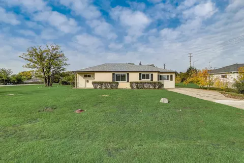 1180 Ash Rd, Hoffman Estates, IL 60169
