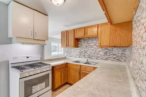 1180 Ash Rd, Hoffman Estates, IL 60169 photo 6
