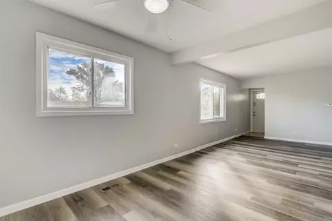 1180 Ash Rd, Hoffman Estates, IL 60169 photo 4