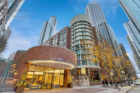 480 N Mcclurg Ct #1006, Chicago, IL 60611