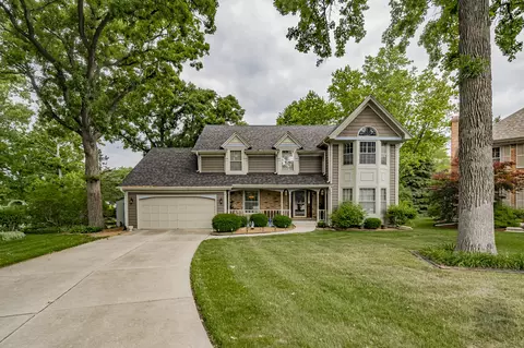 26 W568 Woodvale Ct, Winfield, IL 60190