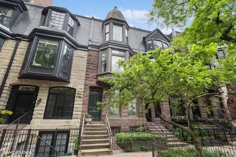 59 Elm St, Chicago, IL 60610