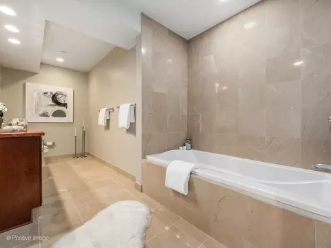 Bath - 60 E Monroe St #1708, Chicago, IL 60603 photo 1 of 2