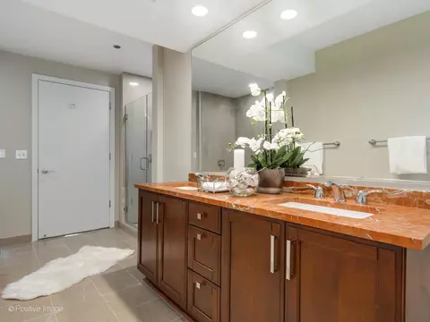 Bath - 60 E Monroe St #1708, Chicago, IL 60603 photo 2 of 2