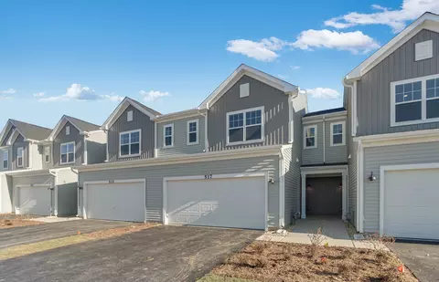 517 Comstock Rd, South Elgin, IL 60177
