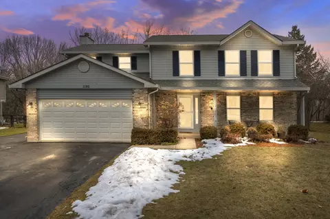 1180 Holly Ln, Algonquin, IL 60102