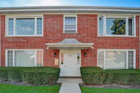 1510 Plymouth Pl #2W, Glenview, IL 60025