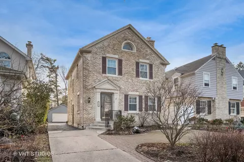 704 Roger Ave, Kenilworth, IL 60043