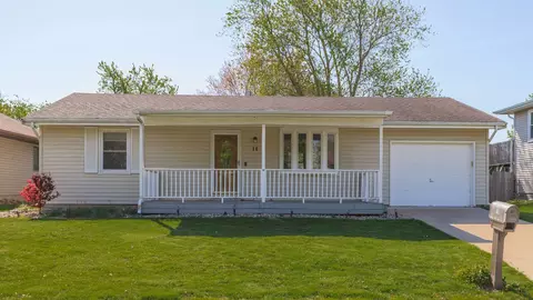 18 Cedar Ct, Bloomington, IL 61701