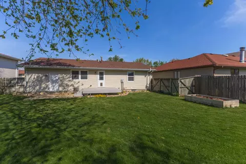 Exterior - 18 Cedar Ct, Bloomington, IL 61701 photo 7 of 13
