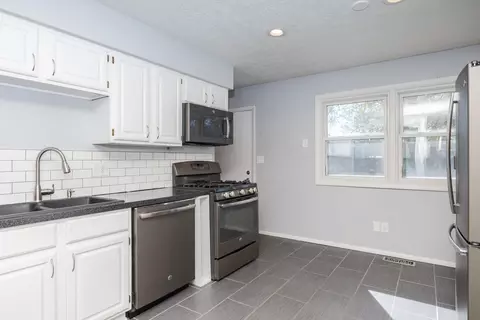 Kitchen - 18 Cedar Ct, Bloomington, IL 61701 photo 3 of 6