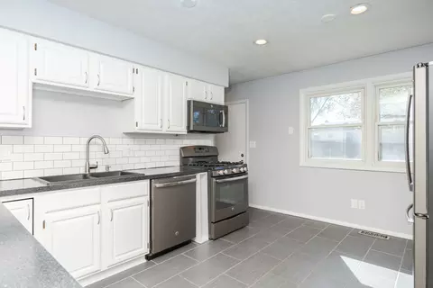 Kitchen - 18 Cedar Ct, Bloomington, IL 61701 photo 2 of 6