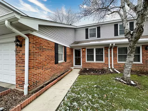 43 Willow Cir, Cary, IL 60013 photo 2