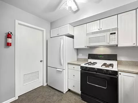 43 Willow Cir, Cary, IL 60013 photo 5
