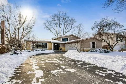 715 W Hackberry Dr, Arlington Heights, IL 60004 photo 2