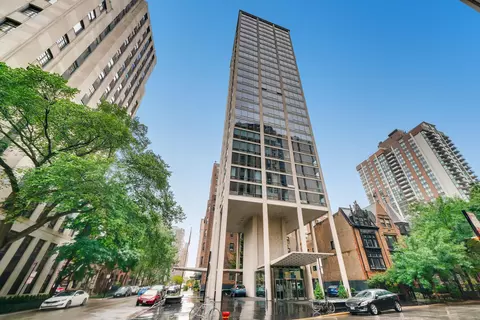 1300 N Astor St #25C, Chicago, IL 60610