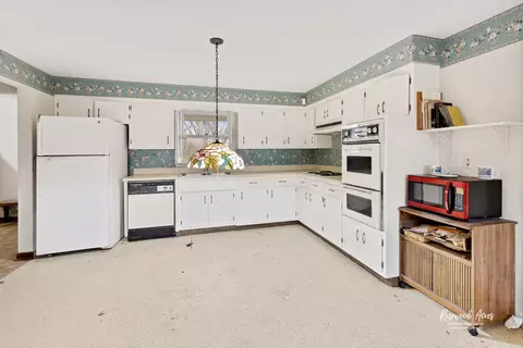 8 Charlton Dr, Kankakee, IL 60901 photo 6