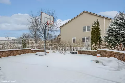 2676 Lindgren Trl, Aurora, IL 60503 photo 3