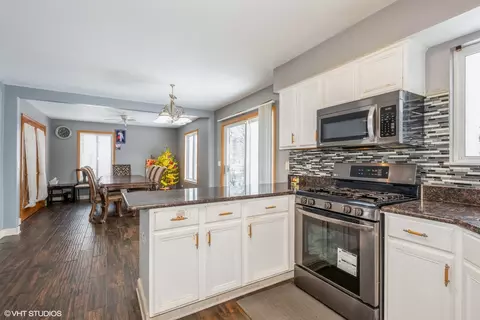 2676 Lindgren Trl, Aurora, IL 60503 photo 6