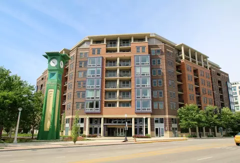 437 W Division St #815, Chicago, IL 60610
