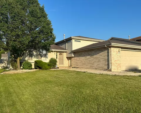18043 Poplar Ln, Country Club Hills, IL 60478