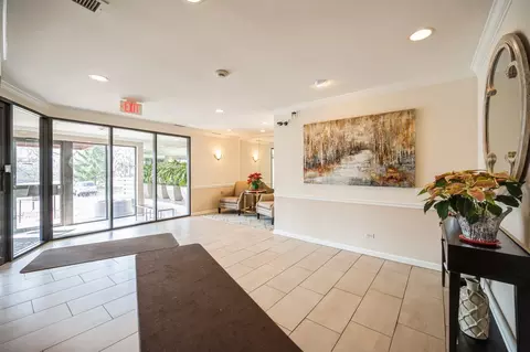 2000 Chestnut Ave #111, Glenview, IL 60025 photo 11
