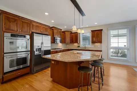 Kitchen - 2024 Mackenzie Pl, Wheaton, IL 60187 photo 2 of 3