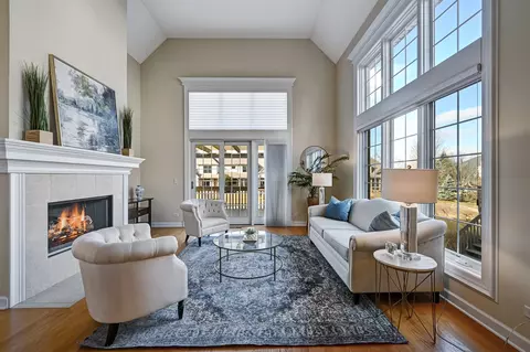 Living - 2024 Mackenzie Pl, Wheaton, IL 60187 photo 1 of 3