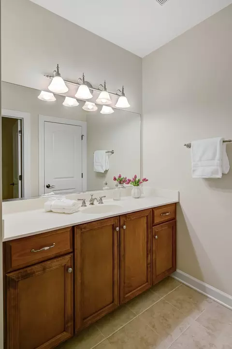 Bath - 2024 Mackenzie Pl, Wheaton, IL 60187 photo 3 of 3
