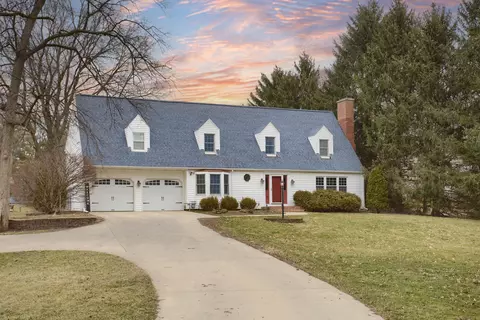 106 Jennifer Dr, Mahomet, IL 61853