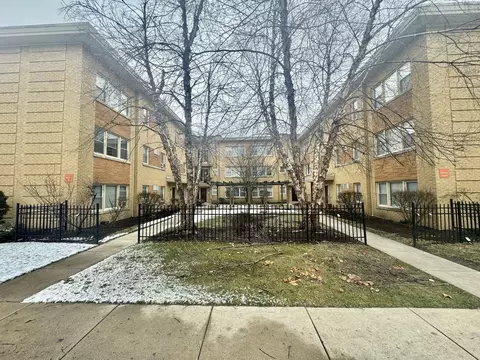 1951 S Euclid Ave #108, Berwyn, IL 60402