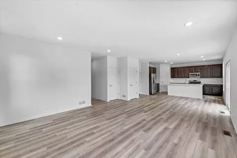 91 Sweetflag Cir, Elgin, IL 60124 photo 13