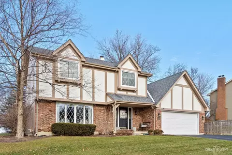 2235 Stonegate Ln, Wheaton, IL 60189 photo 2