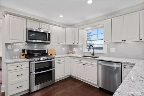 2235 Stonegate Ln, Wheaton, IL 60189 photo 7