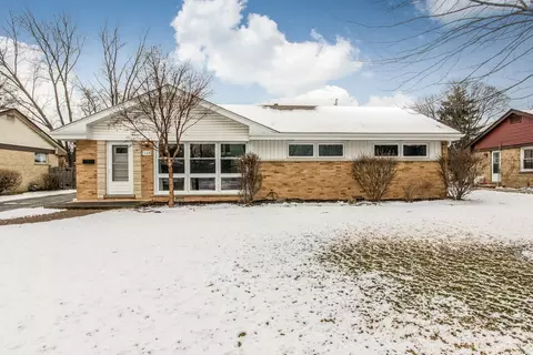 526 Short Ln, Glenview, IL 60025