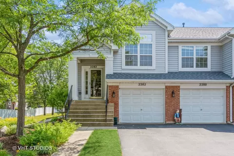 2282 Scott Ln, Aurora, IL 60502