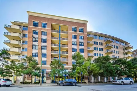 511 W Division St #803, Chicago, IL 60610