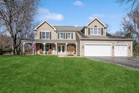 820 Acorn Dr, Sleepy Hollow, IL 60118