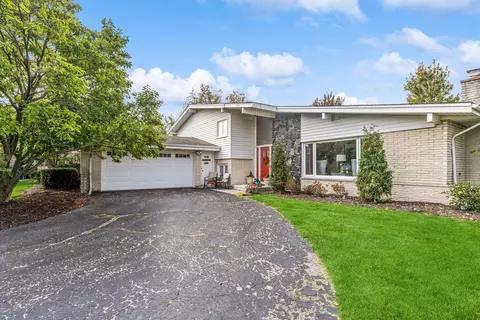 13050 S Sioux Ln, Palos Heights, IL 60463
