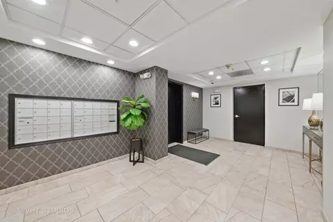 455 W Front St #303, Wheaton, IL 60187 photo 4