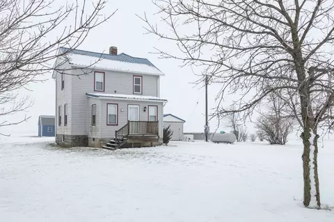 9948 N 100 East Rd, Gridley, IL 61744