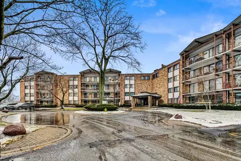 250 W Parliament Pl #PL301, Mount Prospect, IL 60056