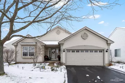 1095 Masters Pkwy, Aurora, IL 60506